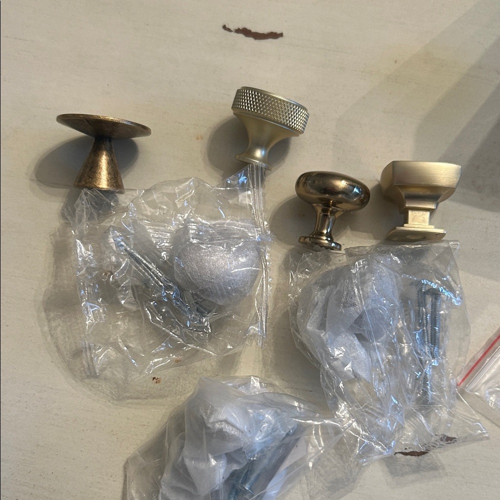 Bundle of gold and silver drawer/ cabinet knobs